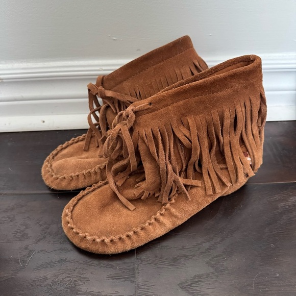 Aldo Suede Fringe Moccasin Boots | Boho Festival Western 37 - Picture 3 of 9